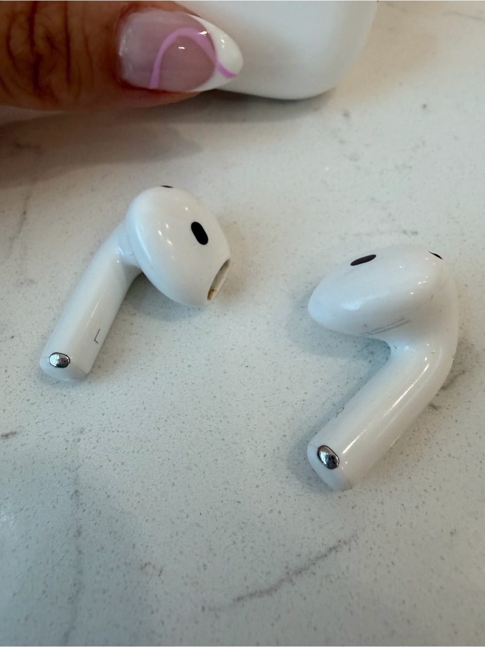 Apple AirPods 4 with Active Noise Cancellation - Picture 6 of 6